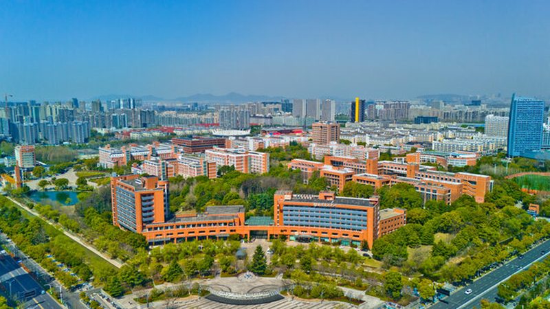 SMT贴片来料加工设备：揭秘其关键要求与选型要点